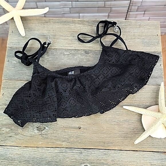 H&M Other - H&M swimwear bikini top Size 6